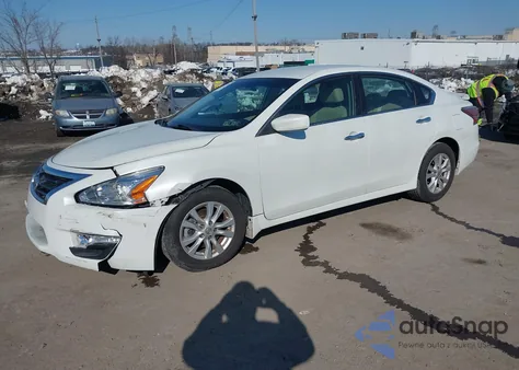 2014 Nissan Altima 2.5 S z USA, uszkodzony, nr VIN 1N4AL3AP2EN334734
